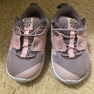Nike toddler size 4 shoes